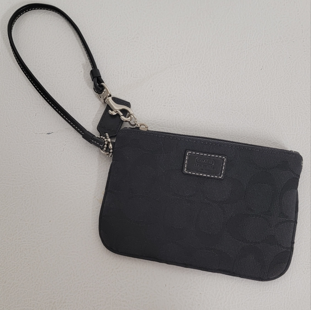 Small Coach black wristlet/wallet